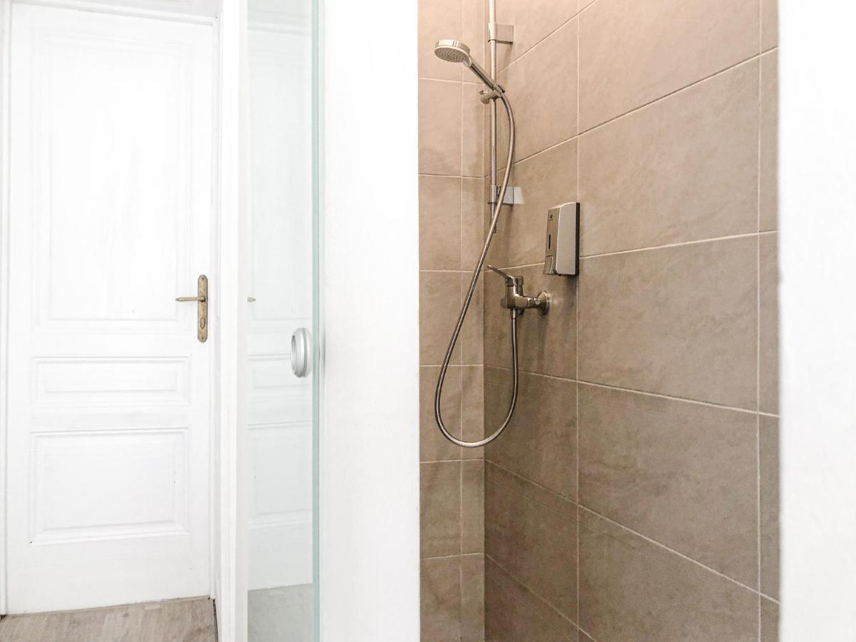 Commodious 2Br Apt. Near Akh-Perfect For Groups Viena Exterior foto